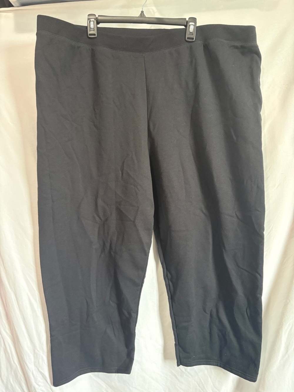 Hanes Black Capri Pants